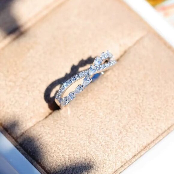 NEW 14k White Gold Diamond Ring Dainty Criss Cross Ring Band - Picture 2 of 4